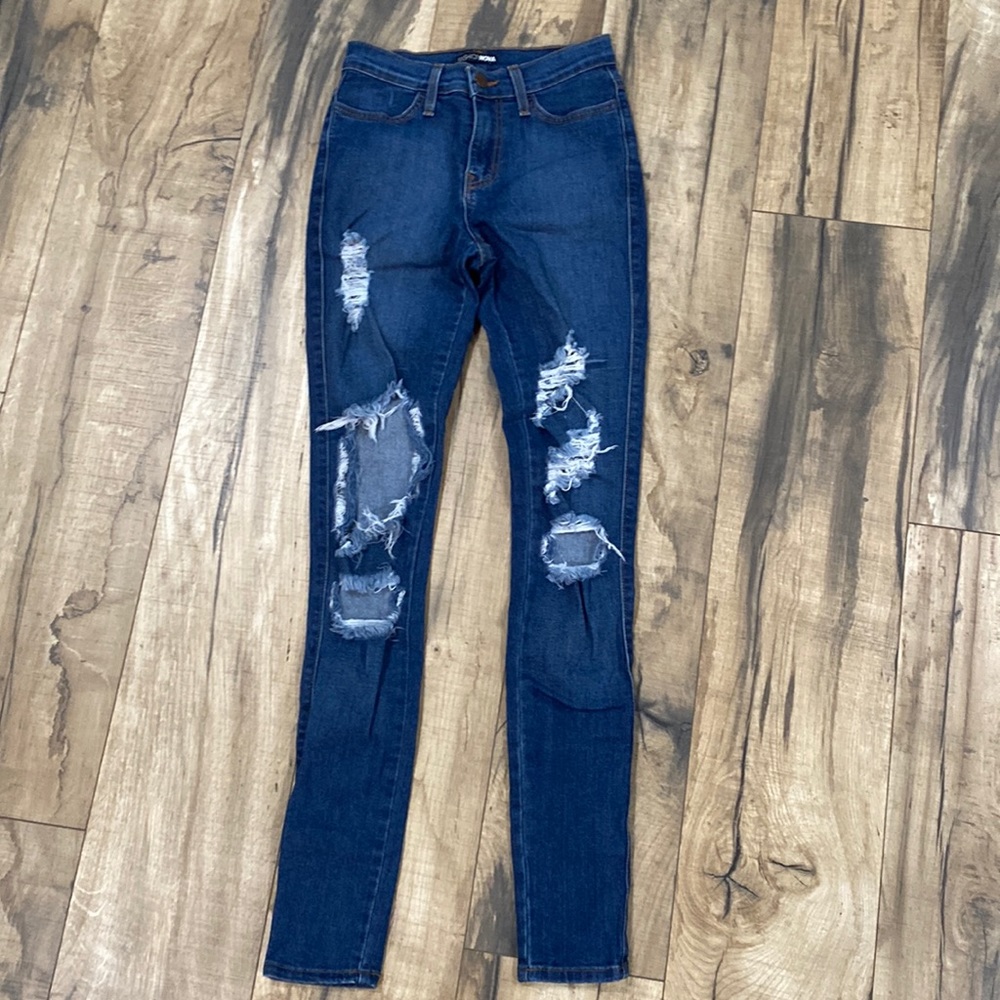 Fashion Nova skinny jeans with rips - W23